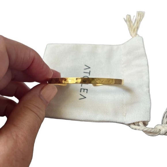 Atolea Jewelry - Atolea hammered bangle